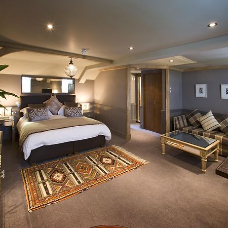 The Farmhouse Hotel And Restaurant Saint Saviour Room photo